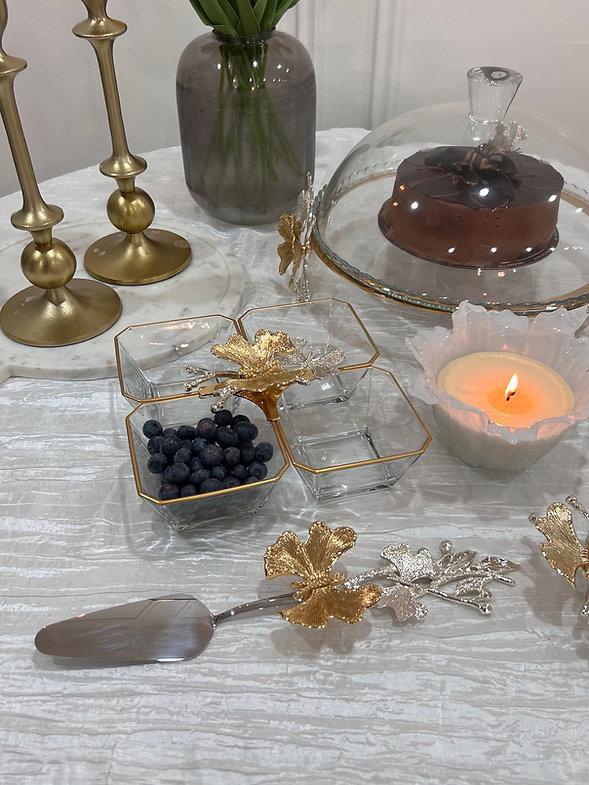 Butterfly cake stand with lid