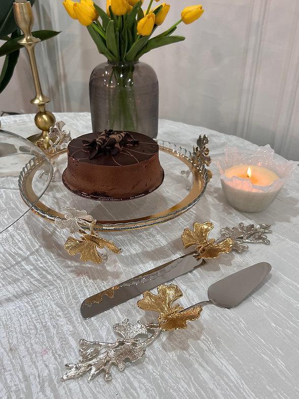 Butterfly cake stand with lid