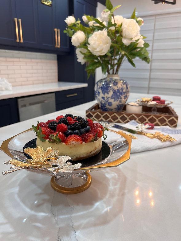 Round butterfly plate with stand