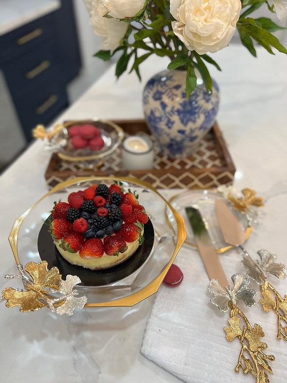 Round butterfly plate with stand